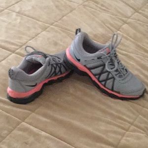 NIKE TRAIL RIDGE 2 shoes.  LIKE NEW!